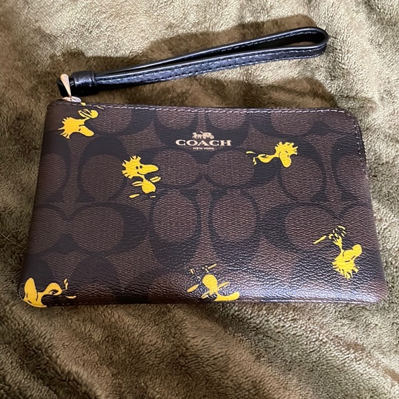 💥SALE💥COACH Woodstock Zippered wallet Inside 2 slots for License/cards 4”x6” - Picture 1 of 3